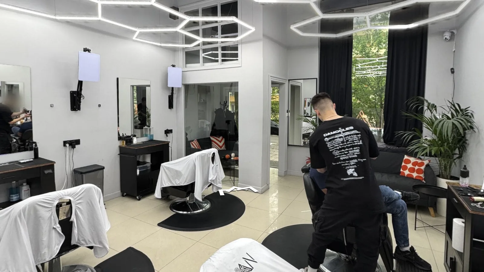 Kadr ze spaceru 360°: Clan Barbers, Warszawa