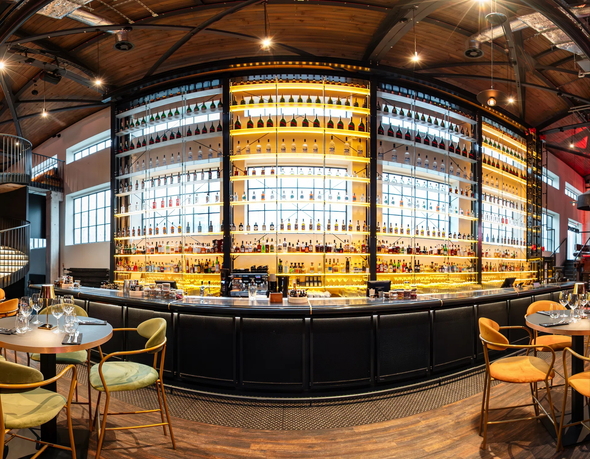 MOXO Warszawa przed retuszem oświetlenia 360