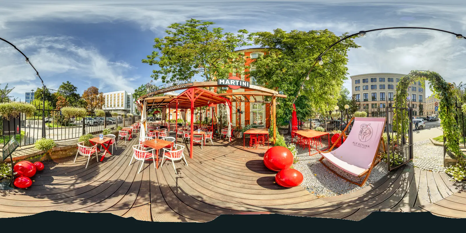 Gotowa panorama 360 stopni tarasu restauracji Ale Sztuka w Warszawie, proporcje 2:1