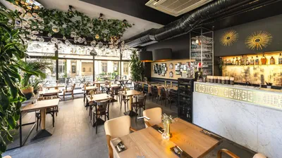 Sala i bar restauracji San Thai przy Próżnej w Warszawie, kadr ze spaceru 360°