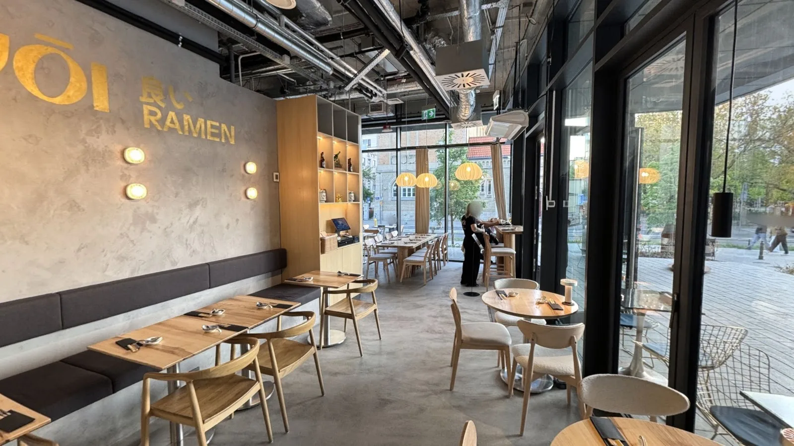 Spacer 360 po ramenowni YOI Ramen w Warszawie